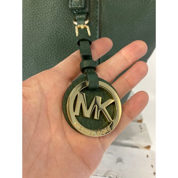 MICHAEL KORS LARGE GREEN PEBBLED LEATHER SHOULDER BAG - Picture 2 of 16